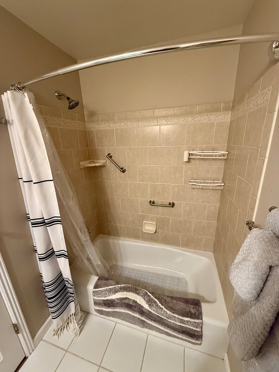 Guest bathroom tub
