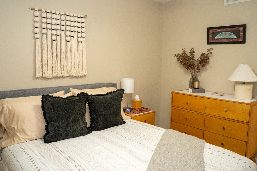 Guest bedroom