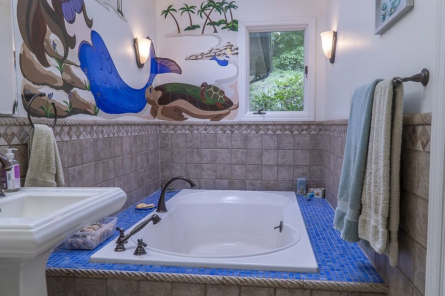 Relax in this spacious soaking tub for two!