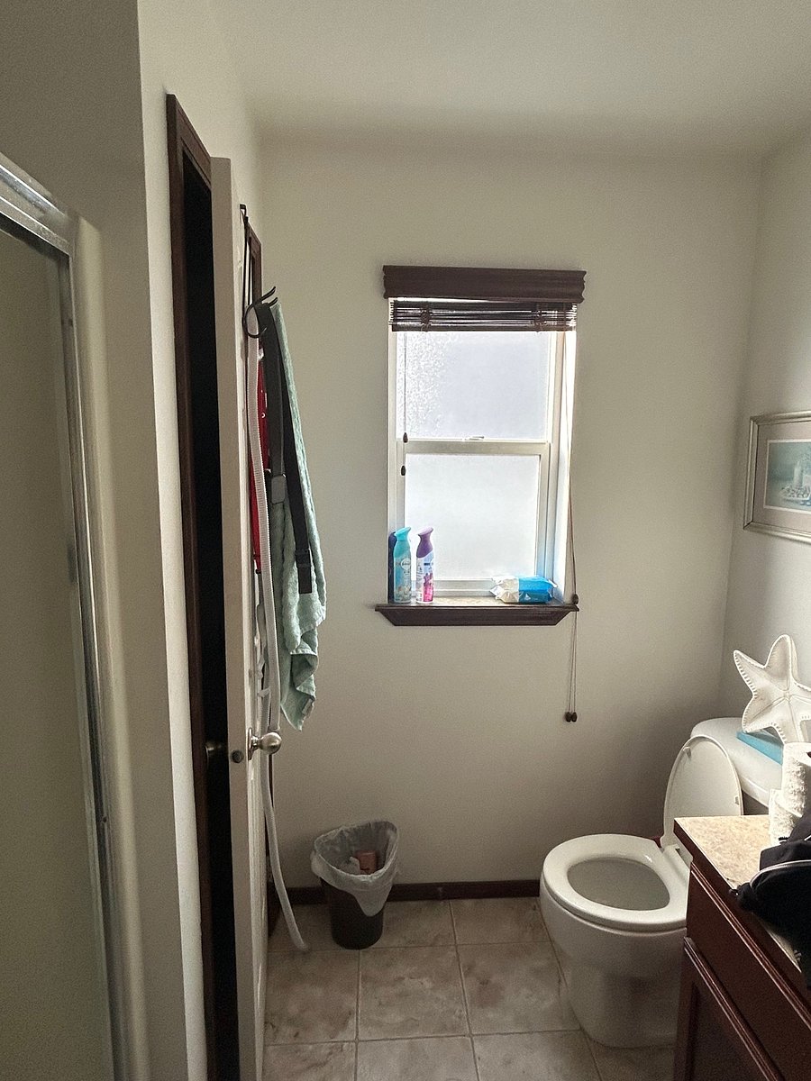 Master bathroom with Walk in shower.