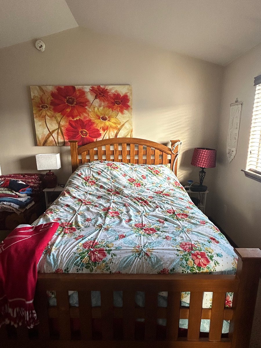 Master bedroom queen bed.