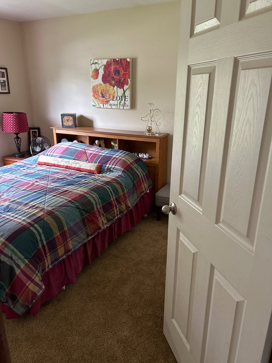 Guest room with Queen Bed