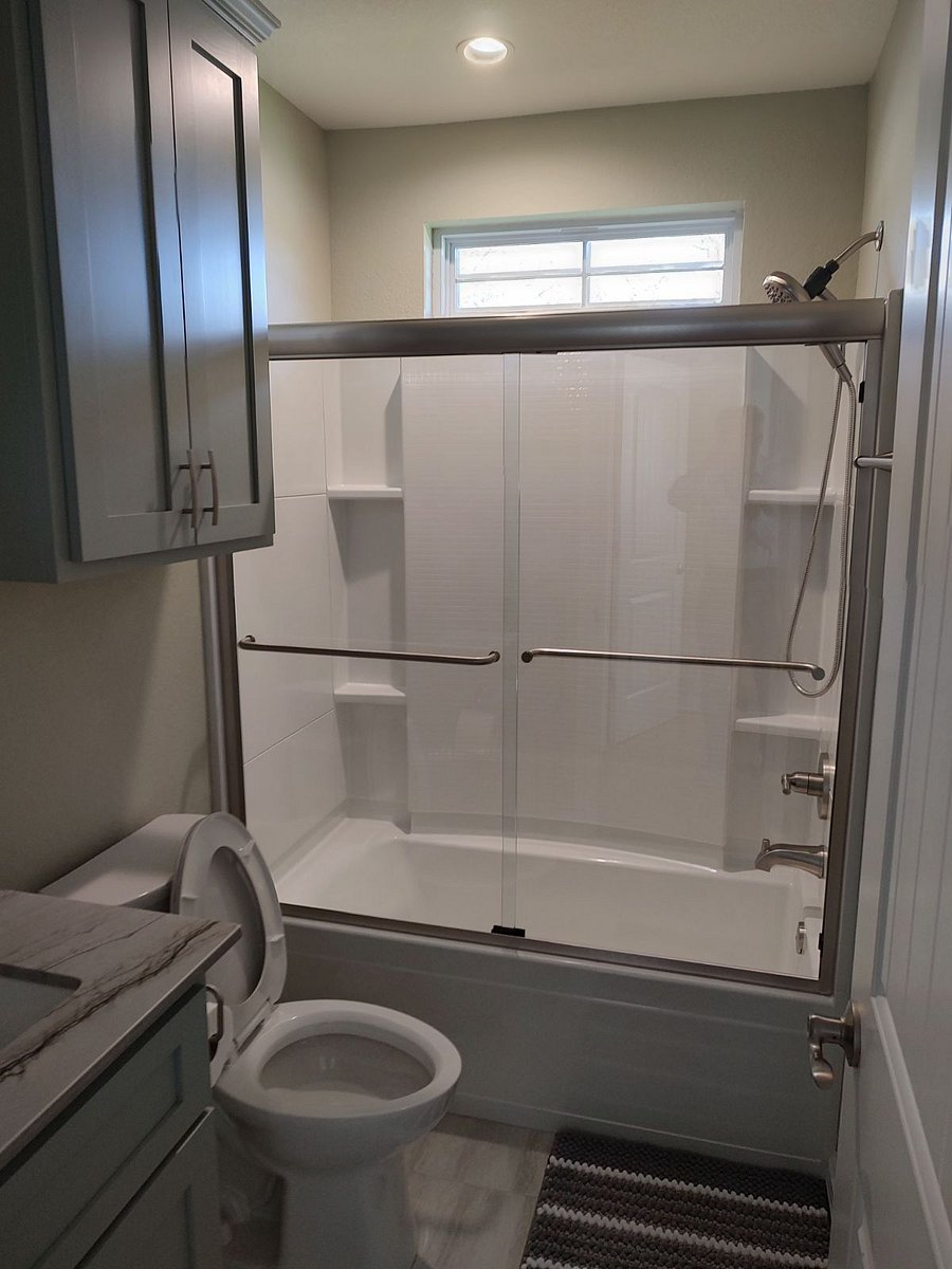 Guest Bathroom Tub and Shower