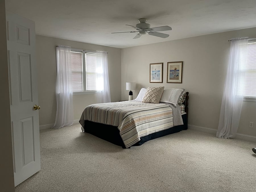 Large Upstairs Queen bedroom