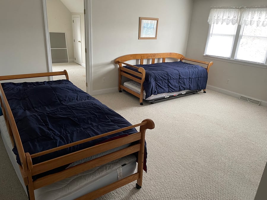 Upstairs bedroom with 2 Trundle beds.
