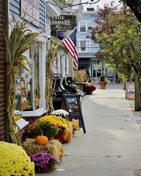 Guilford Green with shops and restaurants.