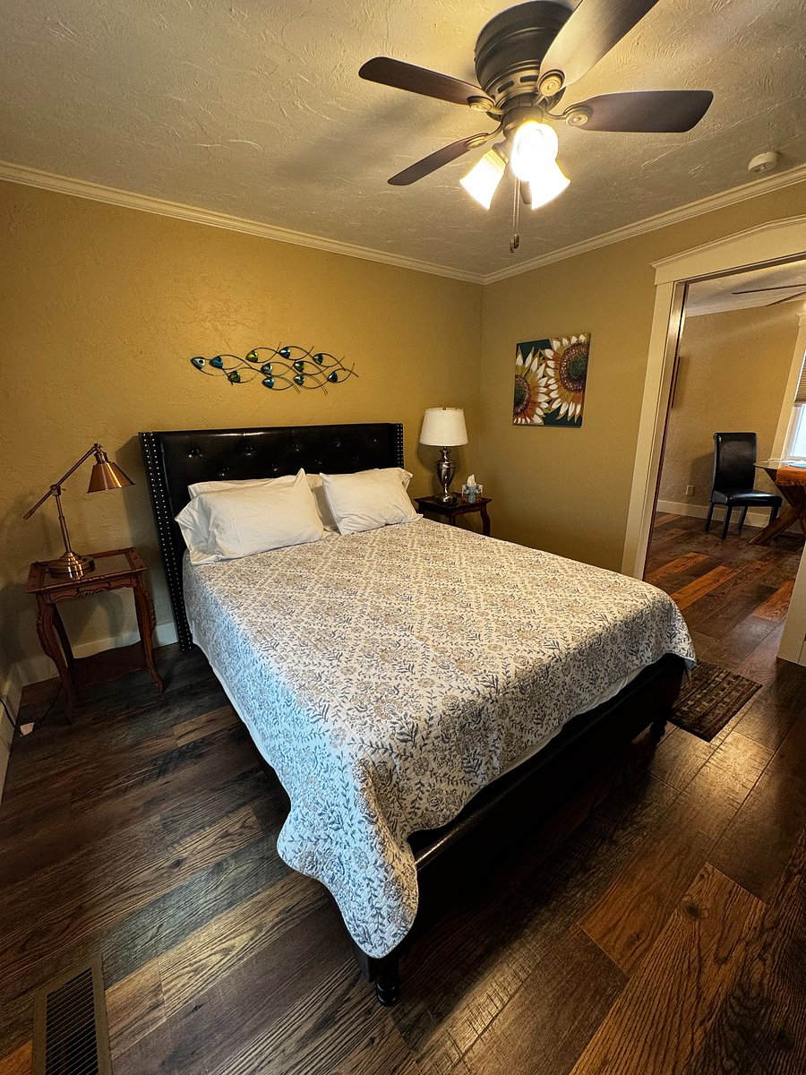 1st Bedroom 