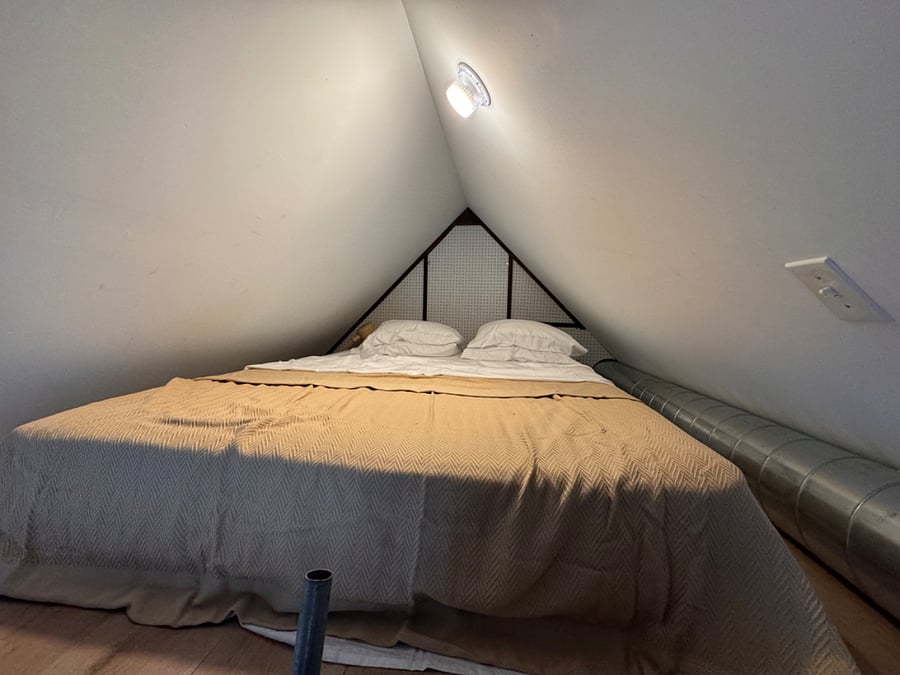 Queen sized loft additional to separate queen sized bedroom
