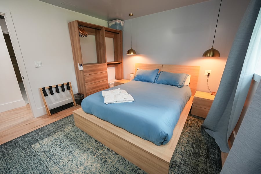 Blue Room/ Queen Bed