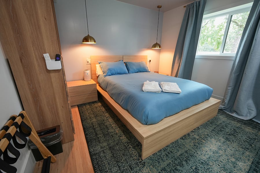 Blue Room/ Queen Bed