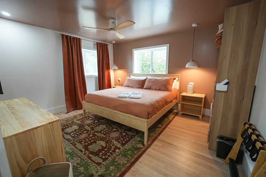 Clay Room/ King Bed