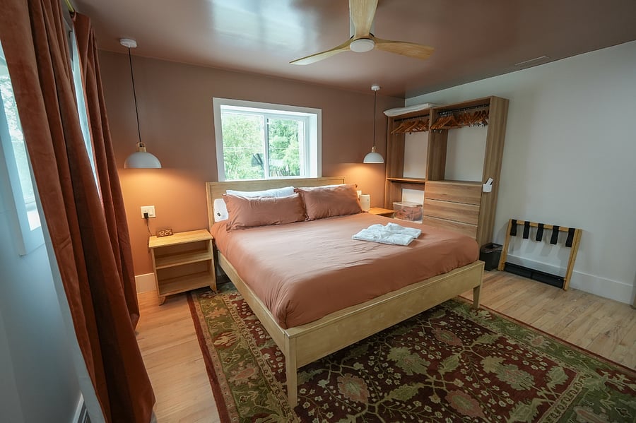 Clay Room/ King Bed