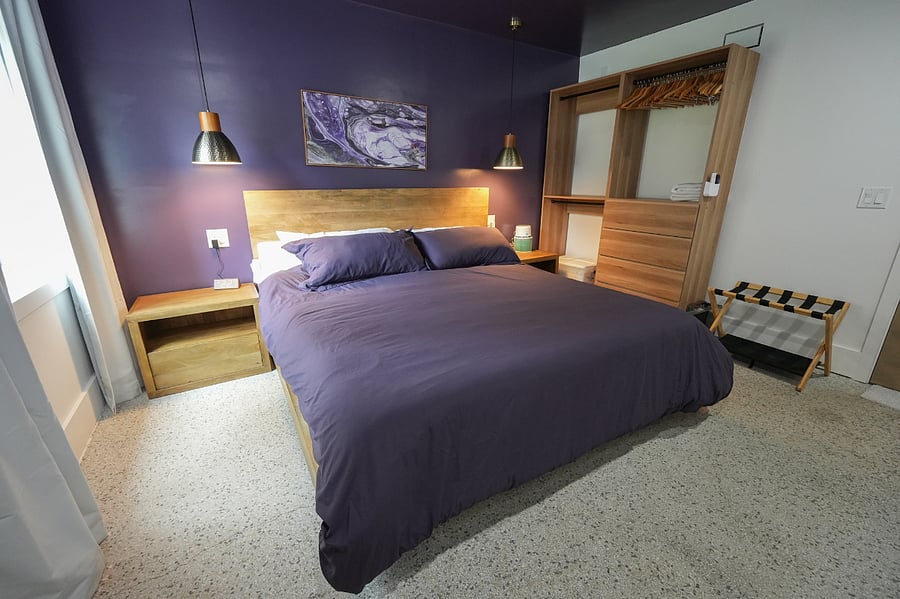 Purple Room/ King Bed