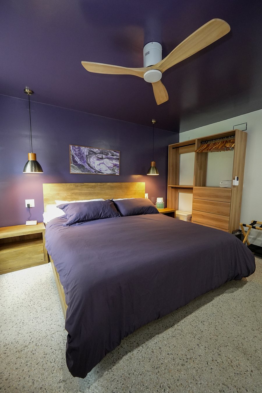 Purple Room/ King Bed