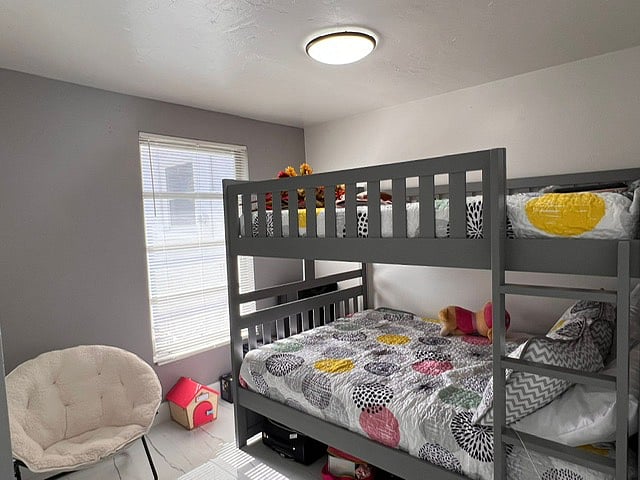 This is an out of date picture- The bed is now a single full bed