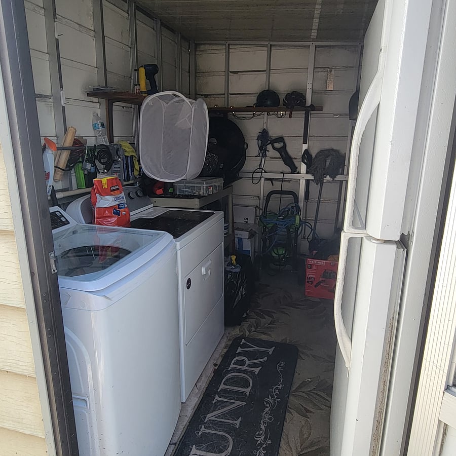 Outside shed with washer/dryer
