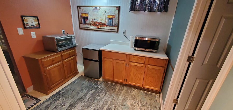 Kitchenette.. other appliances in cupboards