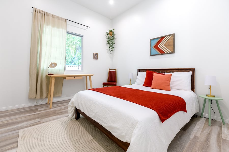 Rustic Comfort with a Garden View Full Bed & Desk Overlooking Towering Trees.