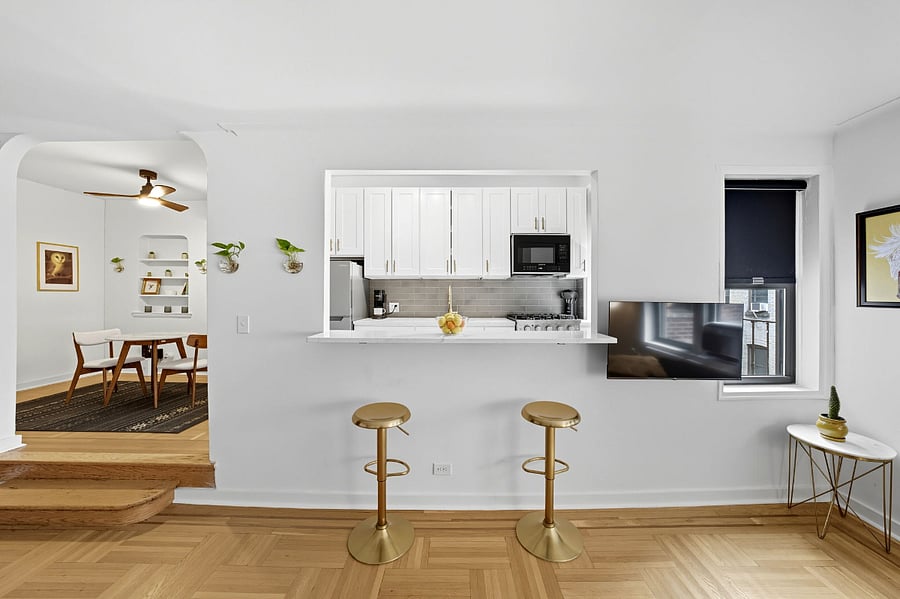 Bar: Living Room to Kitchen