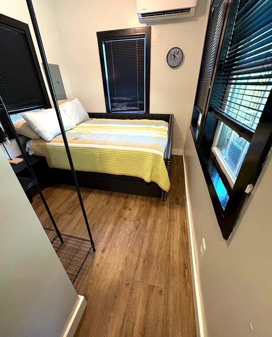 Guest House Queen Bed 