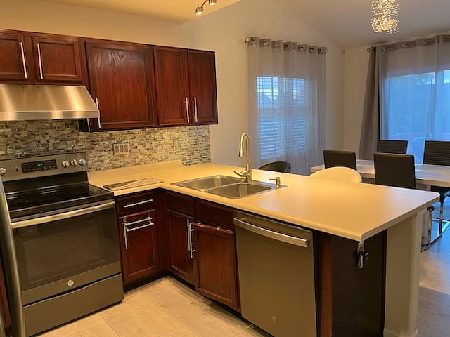 Kitchen with all appliances