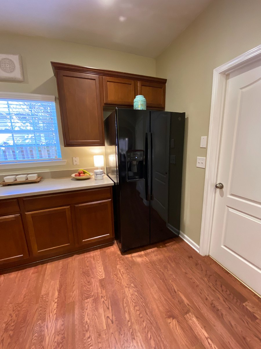 Fridge/ freezer with ice maker