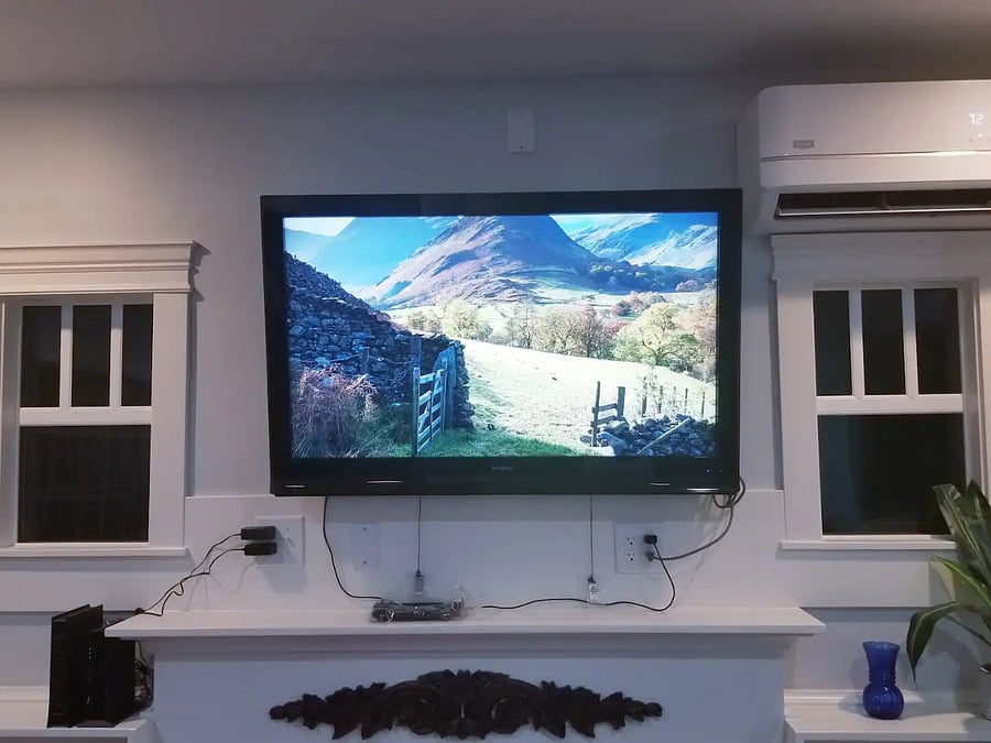50" TV in Main Living Room - Amazon Firestick w/ Netflix, Amazon Prime, Etc).