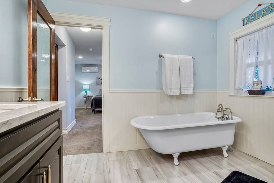 Master suite clawfoot tub