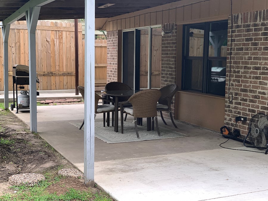 Patio with 2 grills 