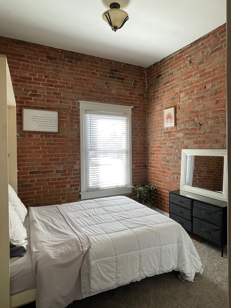 Second bedroom with Murphy bed.