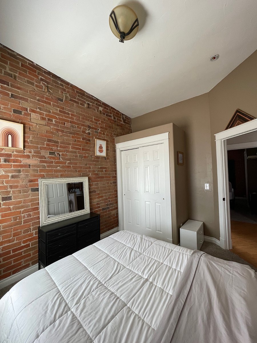 Second bedroom with Murphy bed.