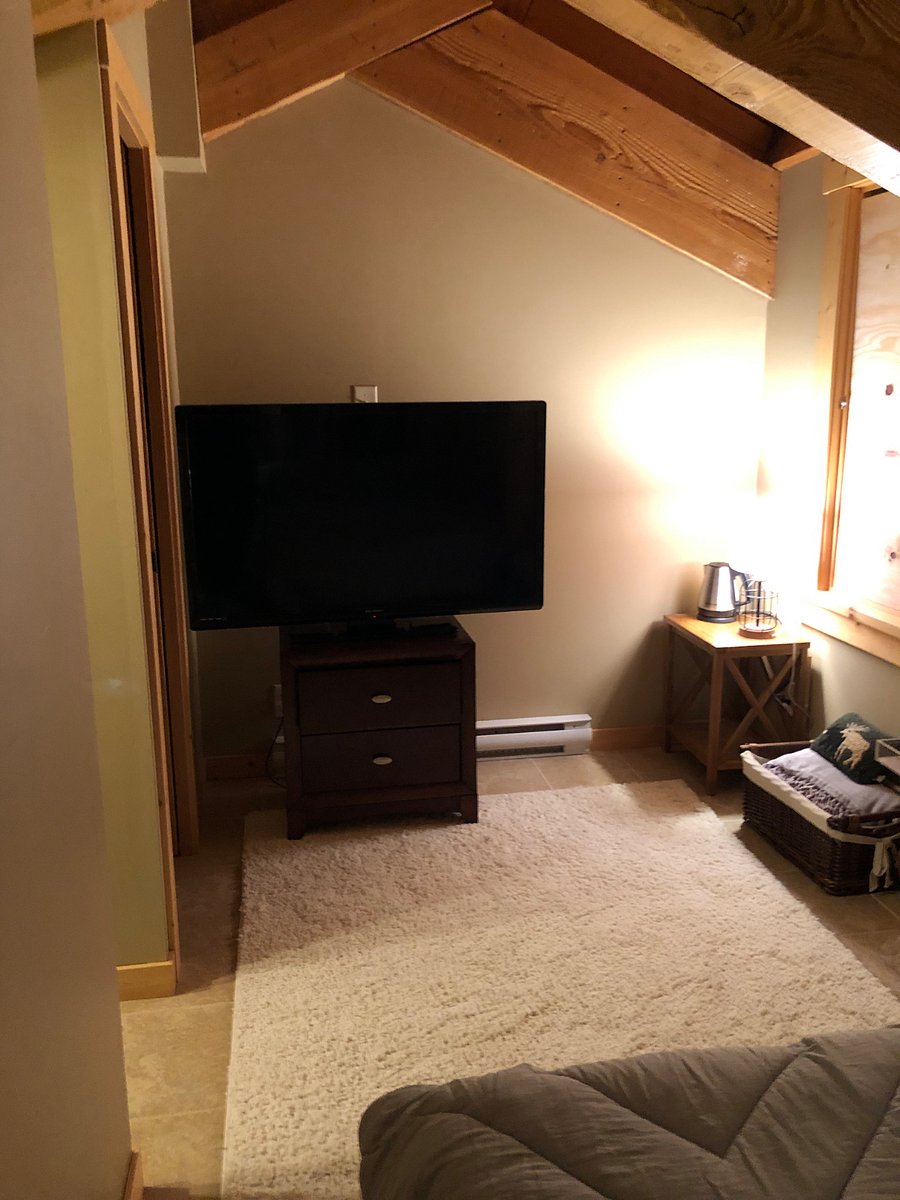 Attic "bonus room" with ladder access