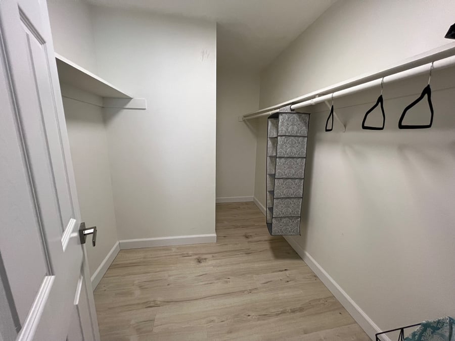 Walk in closet