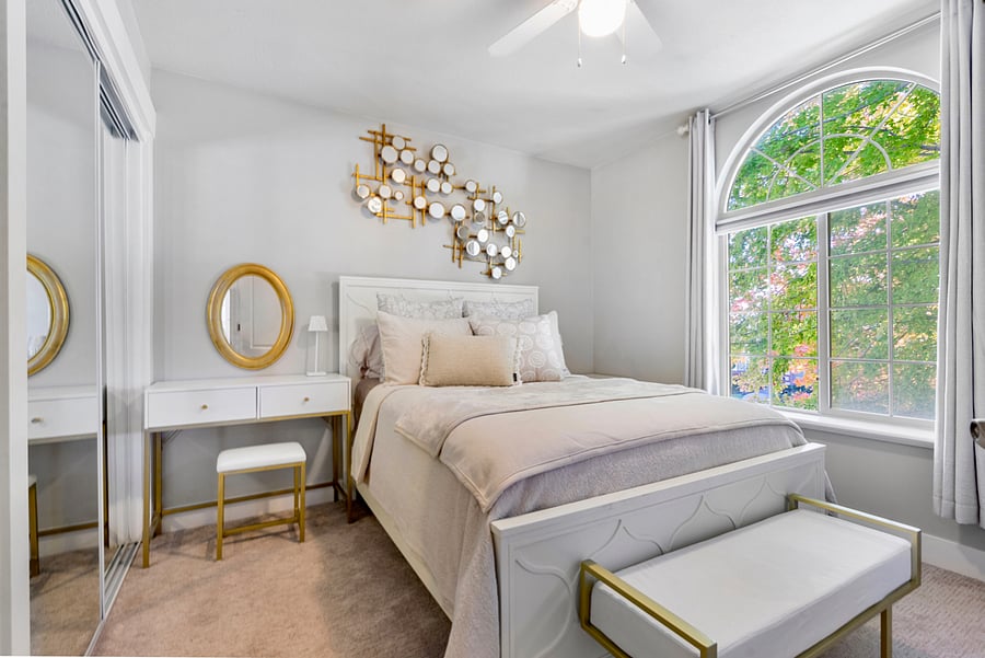 Bed 2 Upstairs: Goldie Room