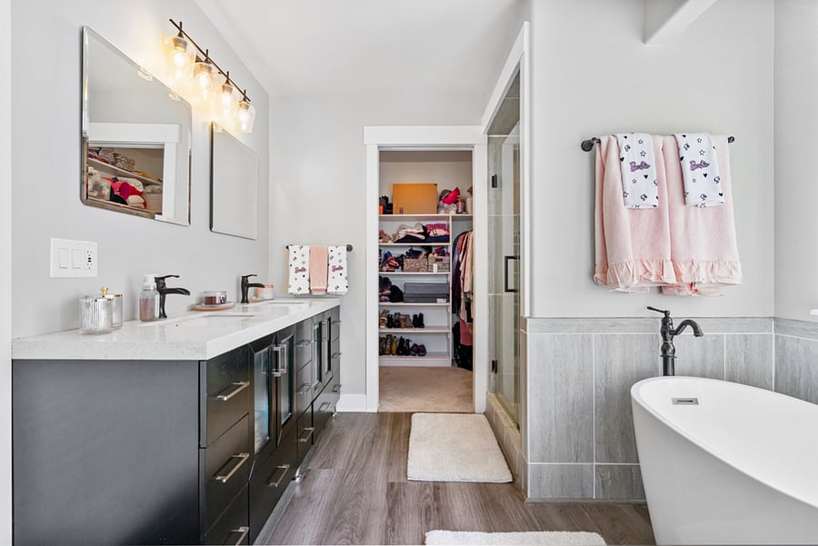 Master Bath Upstairs