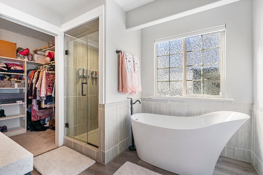 Master Bath w/ Clawfoot tub