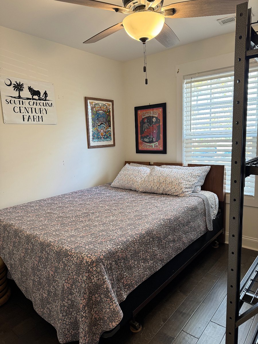 Queen bedroom