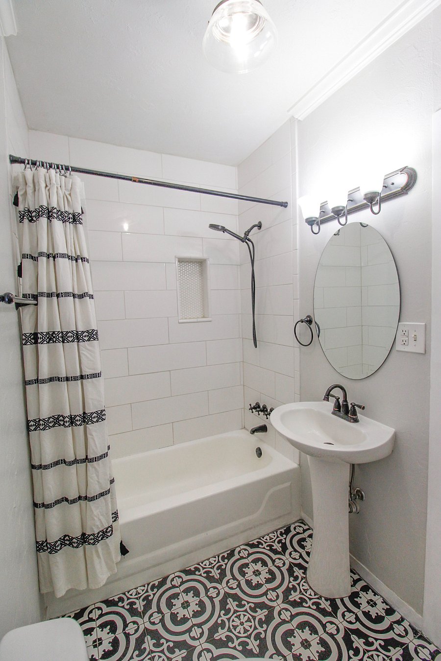 Bath/Tub combo.