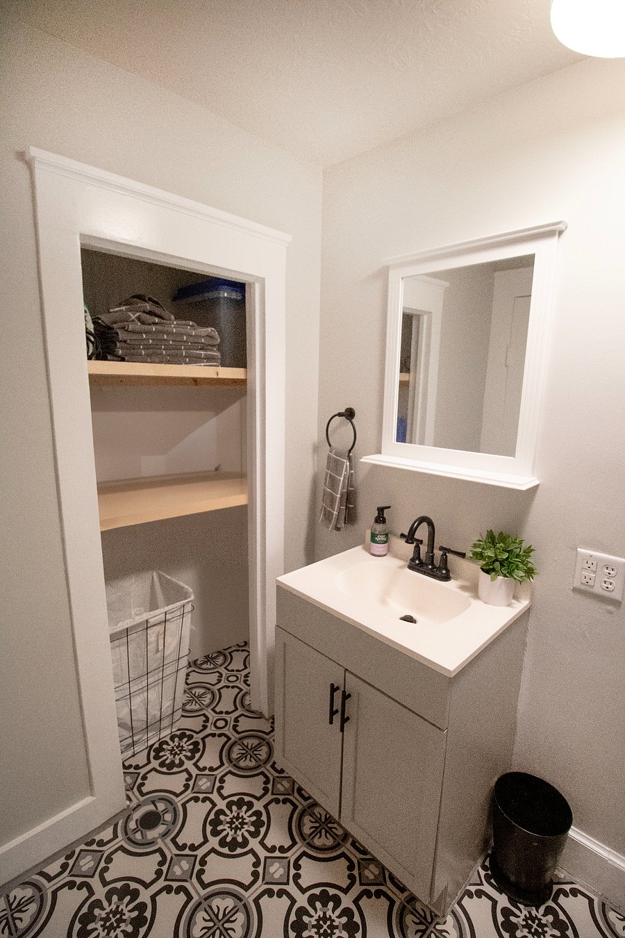 Bathroom with lien closet 