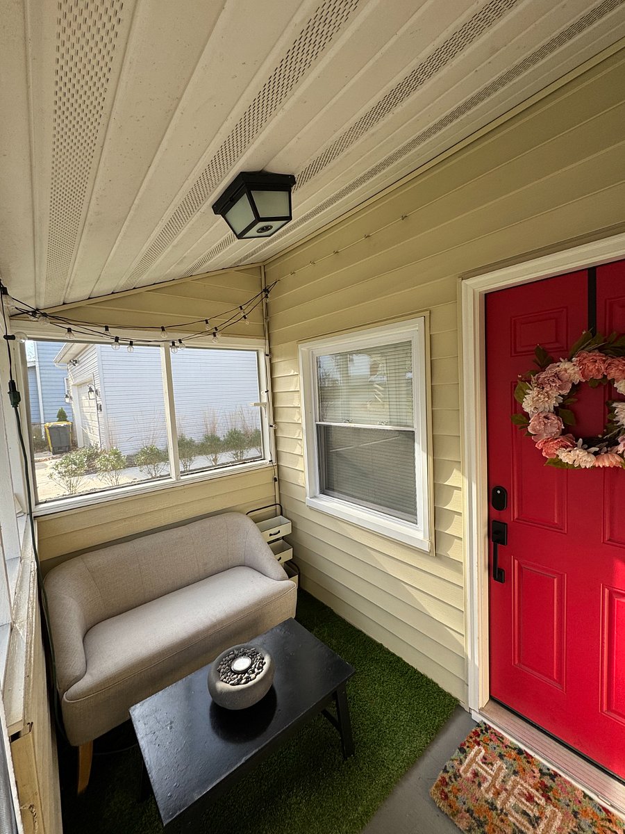 Screen porch