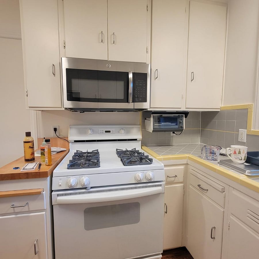 Charming older kitchen with gas stove /oven,dishwasher,disposal,microwave oven, toaster oven, full size refrigerator with freezer and breakfast area w/table+chairs. Dishes, utencils, blender,pots & pans