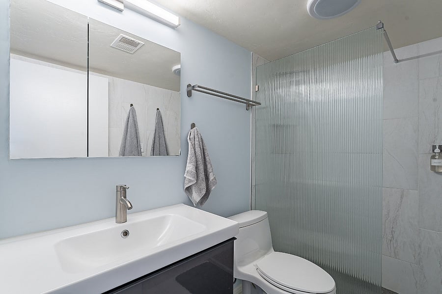 Bathroom with comfortable towel set.
