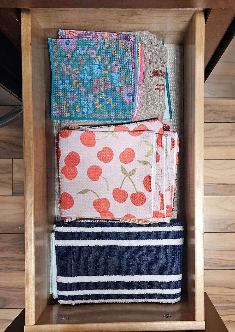 Kitchen linens provided.