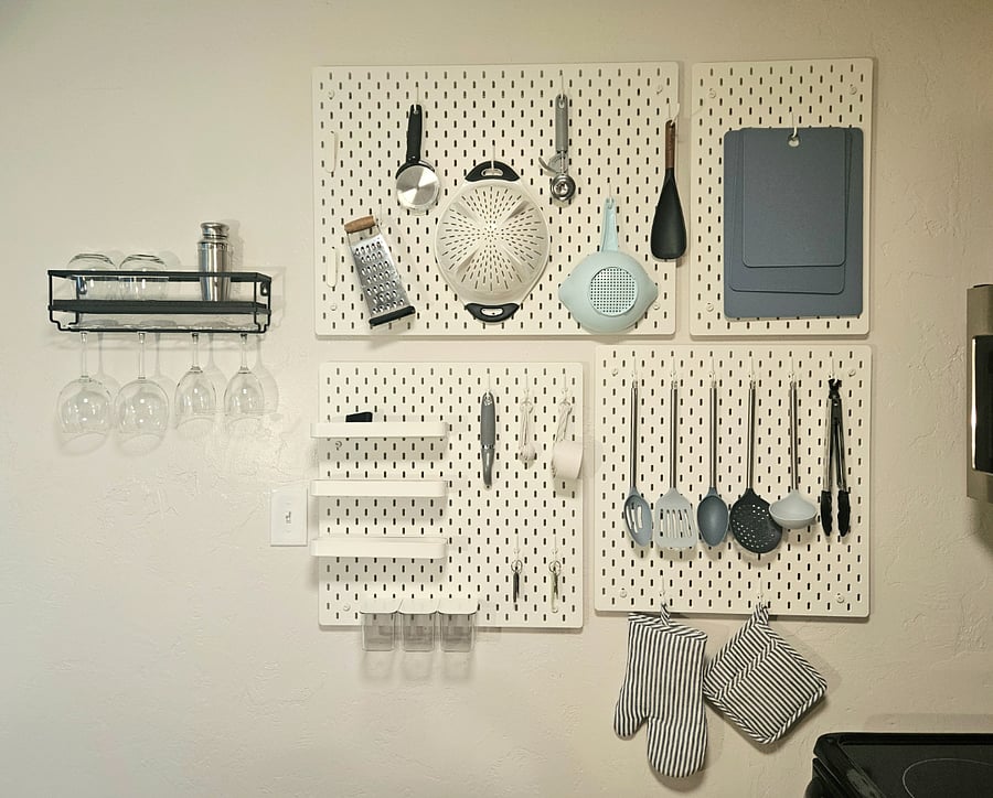 Easy access to many food preparation tools. 