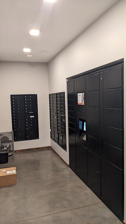 Mail/Delivery room