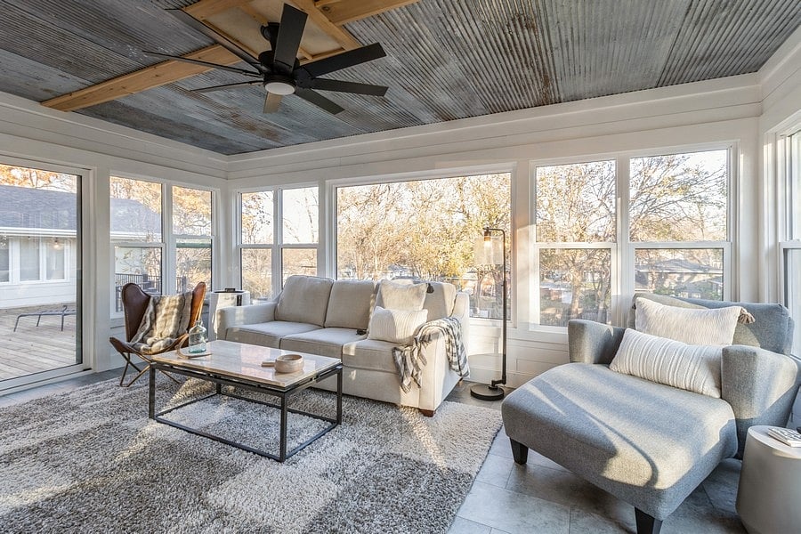 Heated/Cooled Sunporch w/TV