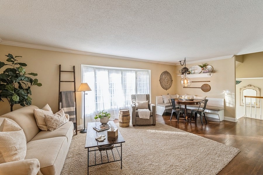 Living area off kitchen and dining, seating galore!