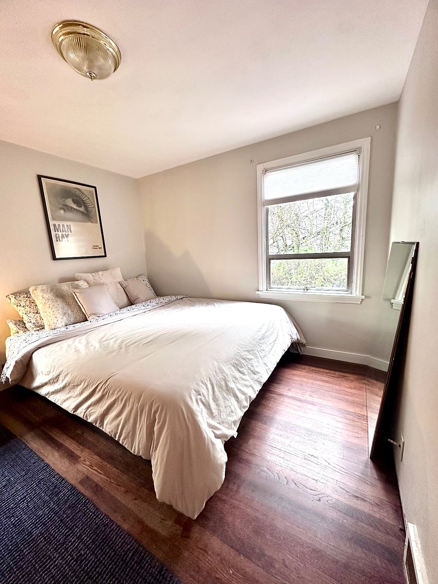 Bedroom 2 - king bed 
