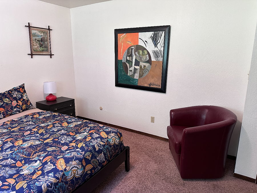 2bd Bedroom, queen size bed
