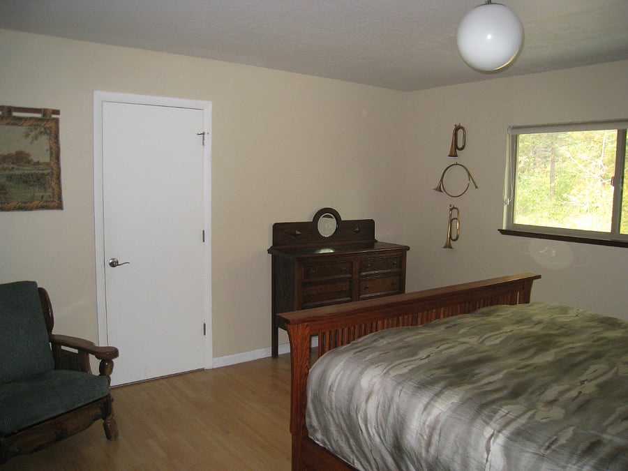Master bedroom, king size bed